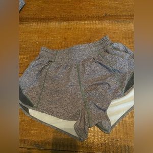Lululemon Hotty hot LR 2.5”